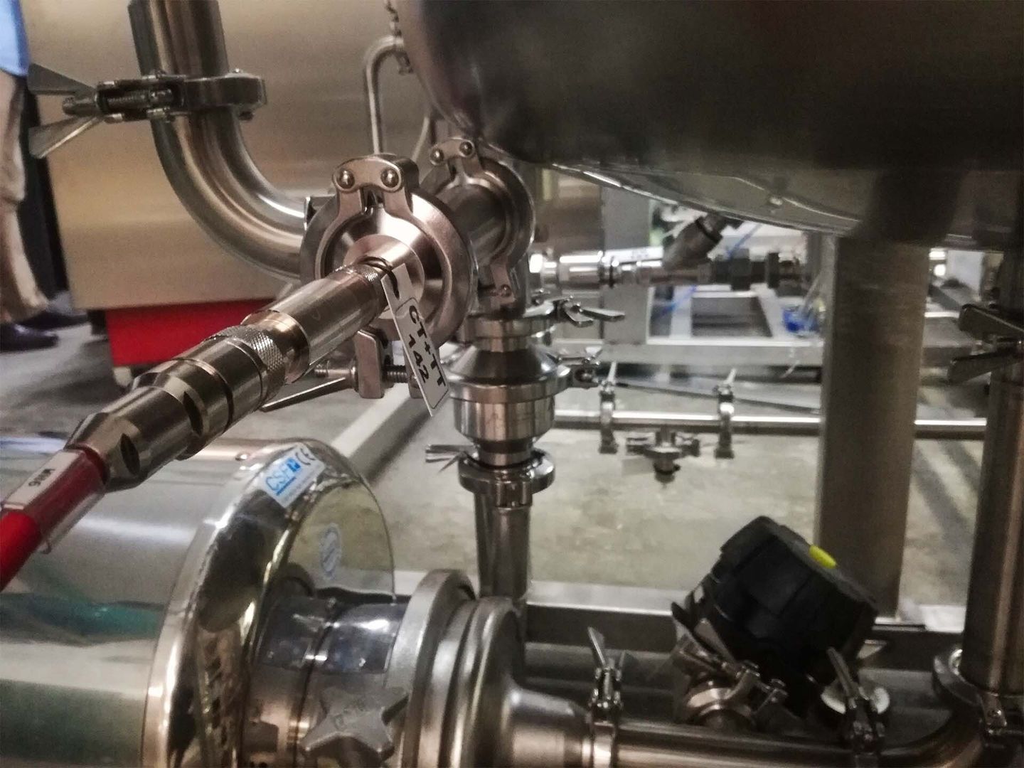 UPW conductivity measurement at the tank outlet after reverse osmosis.
