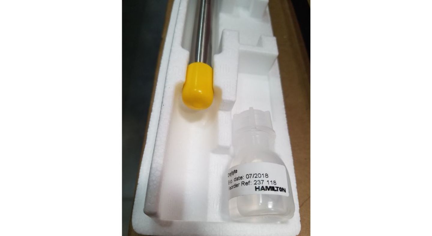 Hamilton dissolved oxygen sensor with yellow cap and Oxylyte electrolyte bottle (Exp. 07/2018, Ref: 237 118) in foam packaging