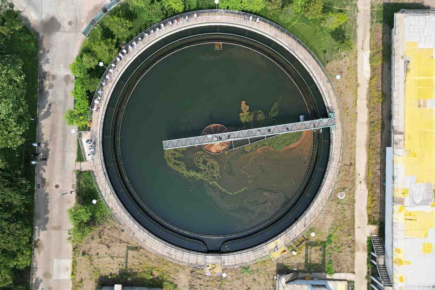 Waste water refinery
