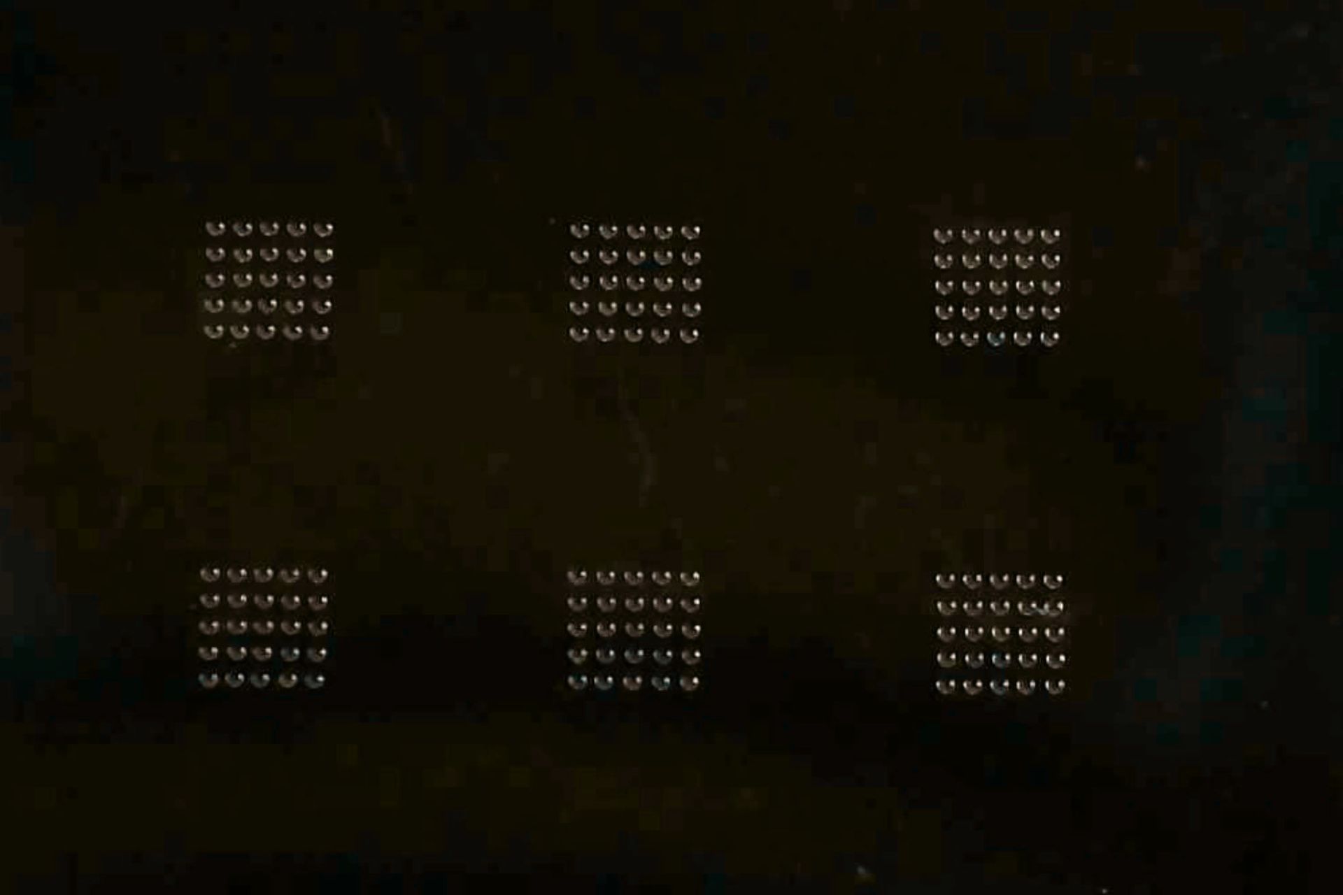 SIJET technology dispensing a precise array 5 bx 5 pattern of 300 picoliter droplets on substrate.