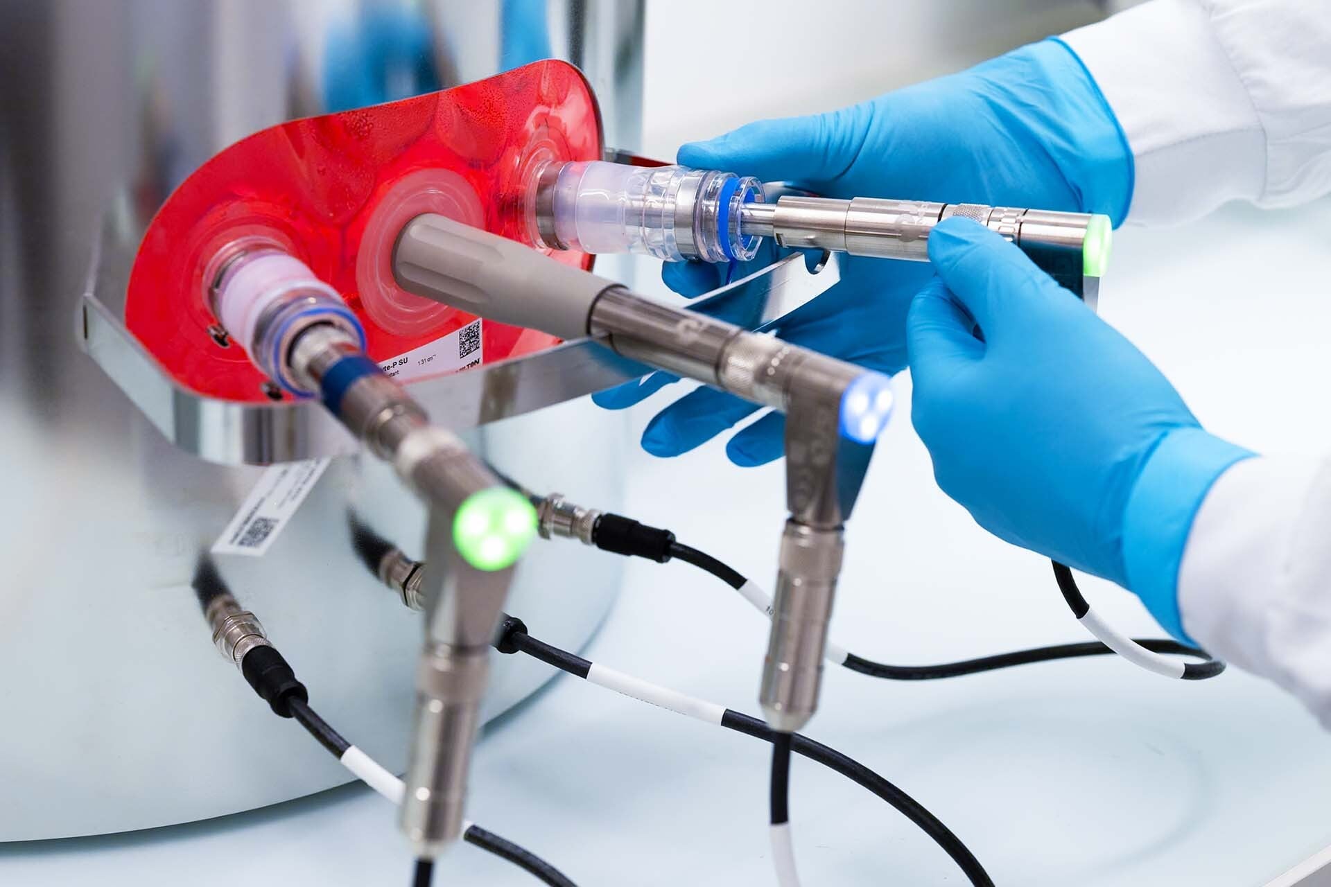Single use sensors installed in bioreactor