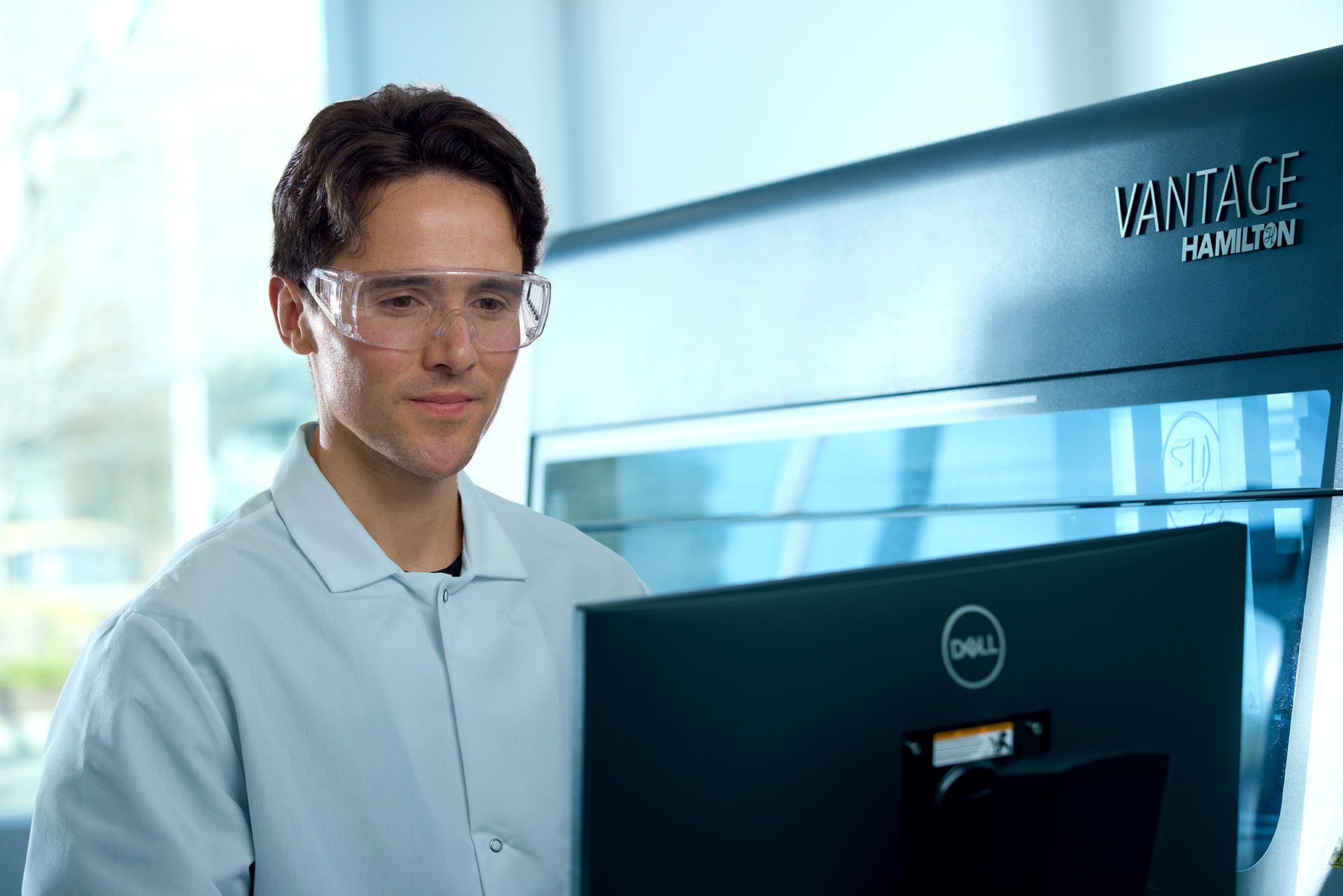 Scientist in front of a Hamilton Vantage