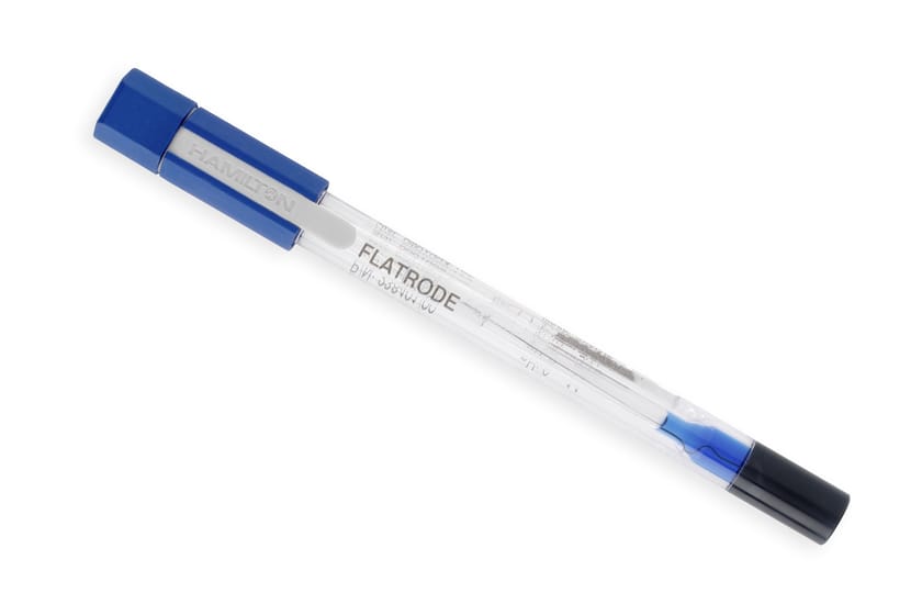 Hamilton Flatrode pH electrode with blue cap and black tip on transparent background