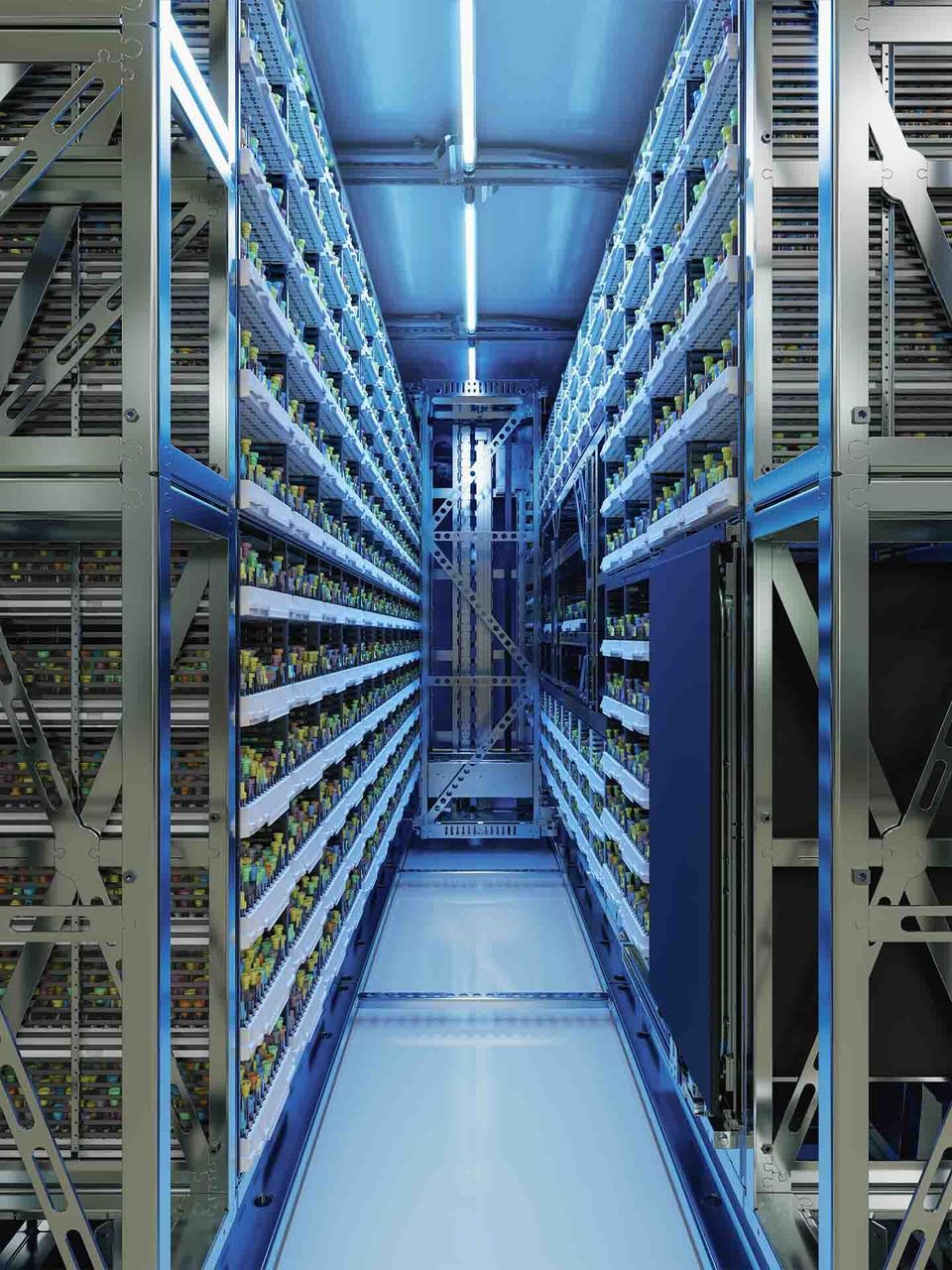 Hamilton Verso Dx combines cold room and automated storage in one system.