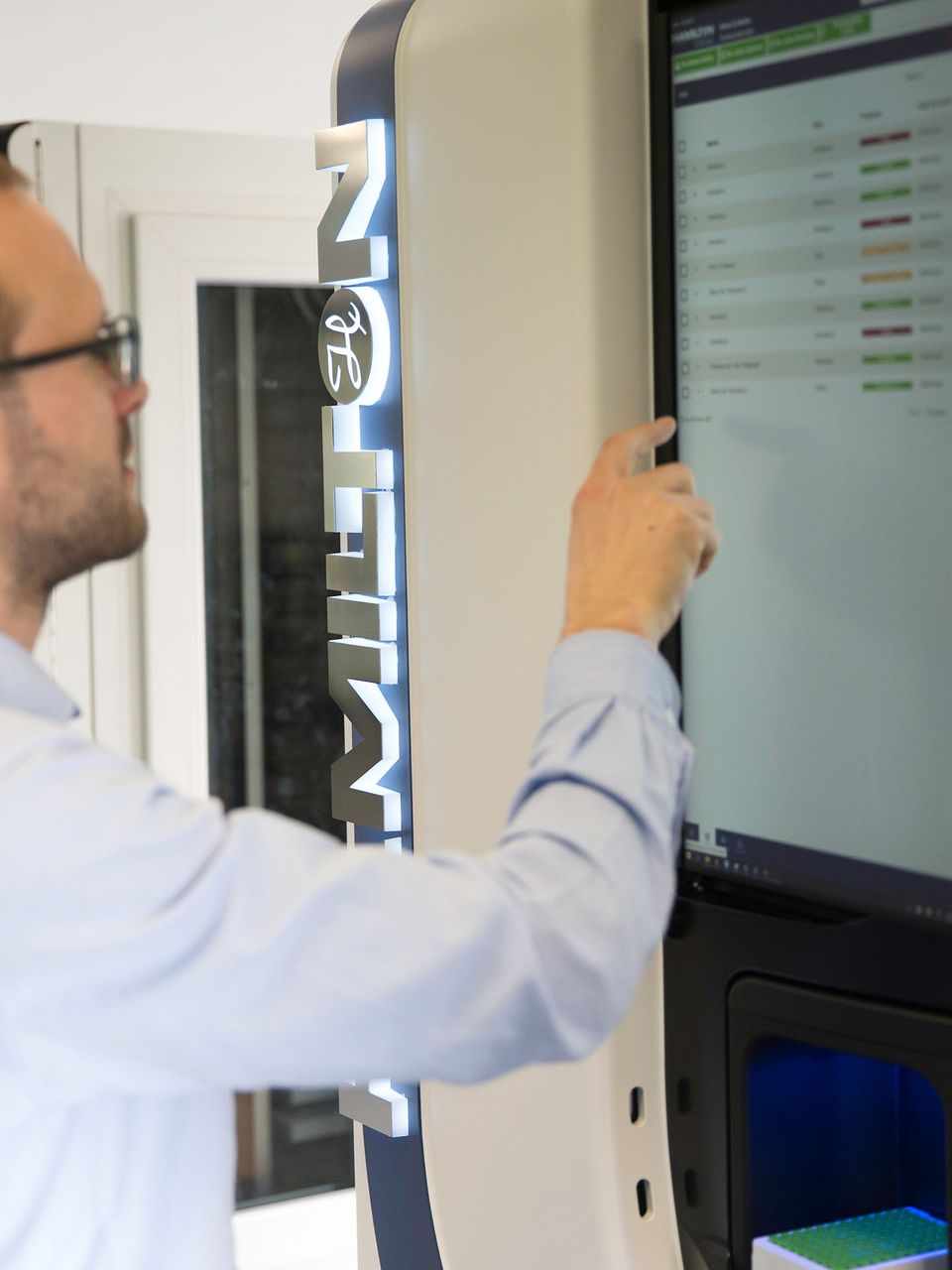 Run jobs on Verso Q-Series with the touch of a finger