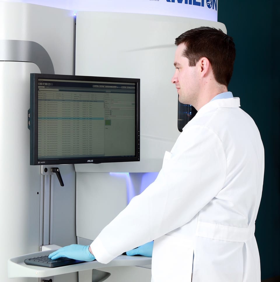 SAM HD Pro Lab Tech interfacing with INSTINCT S automation software.